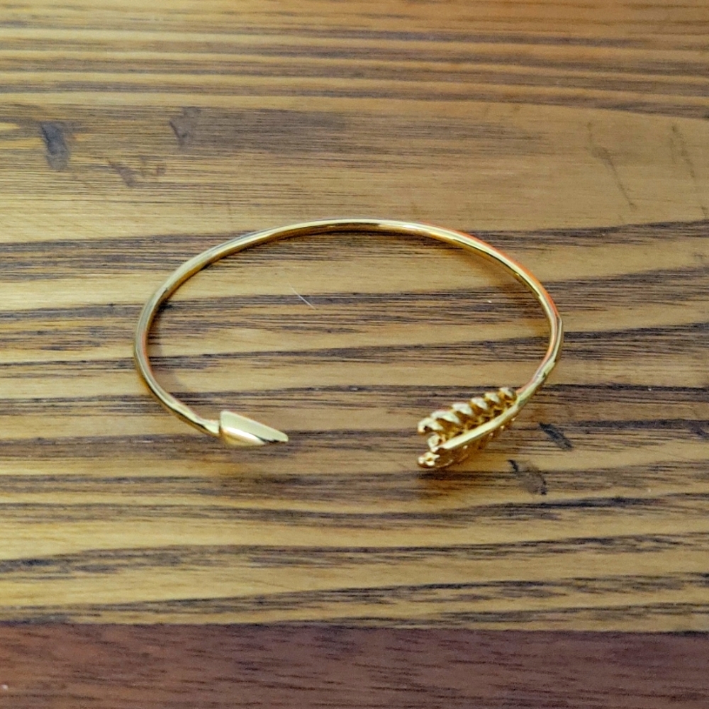 Stella & Dot arrow bracelet